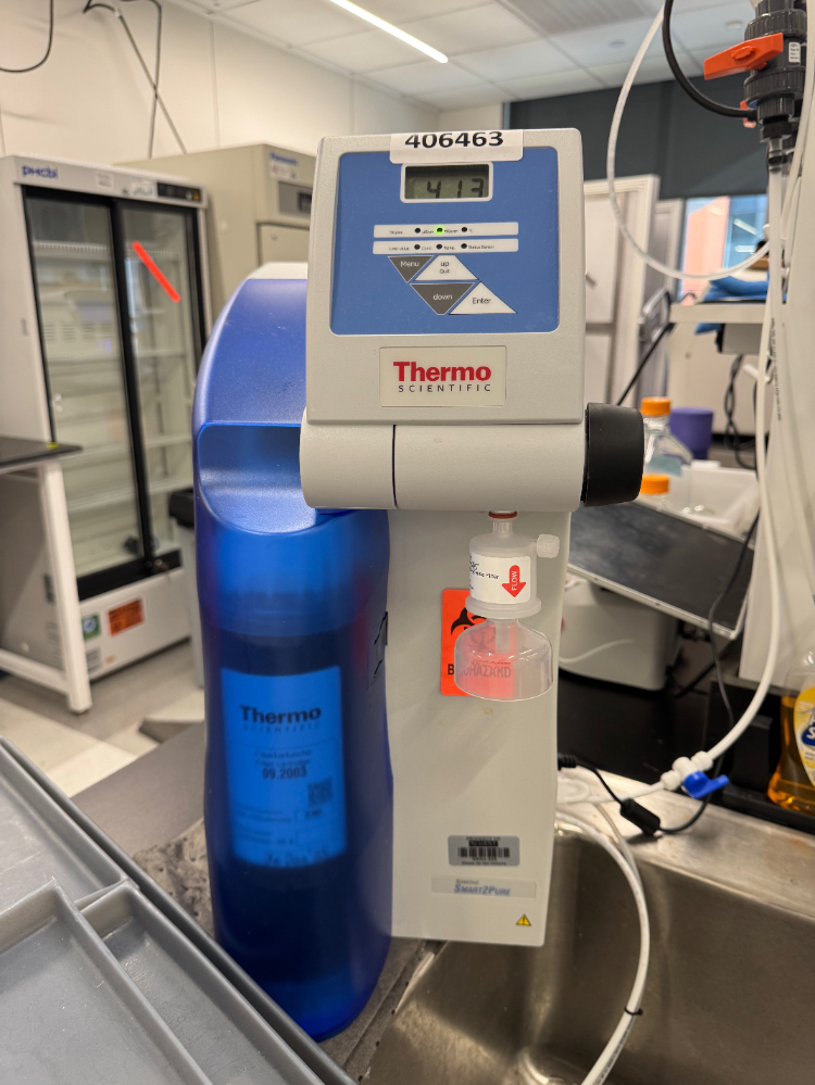 Image of Thermo SmartPure 3 UV Lab Water Purification System